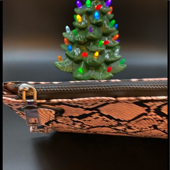 🎄$3 bundled LAST ONE New Pink and Black Snake Print Large Wristlet/Clutch - Picture 3 of 7
